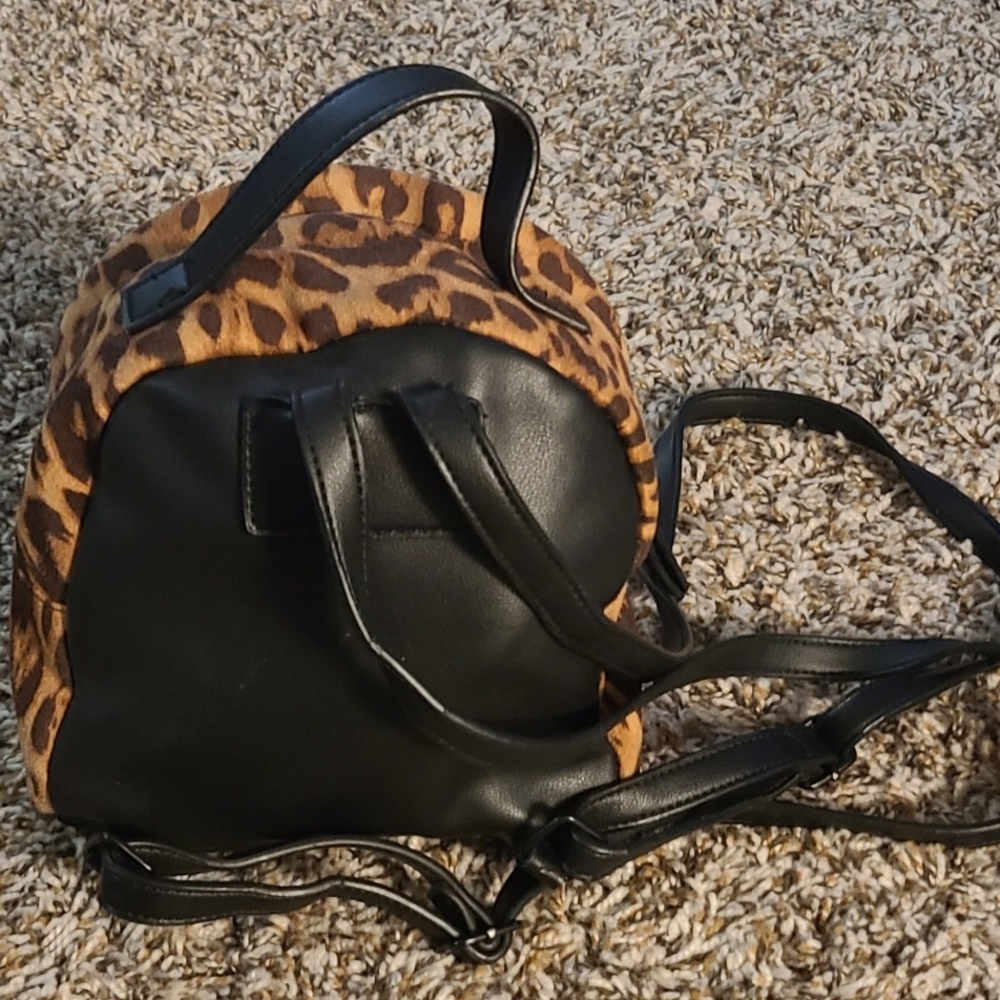Express Mini Backpack purse with Leopard Animal Print - Like New Great Condition - Picture 4 of 4